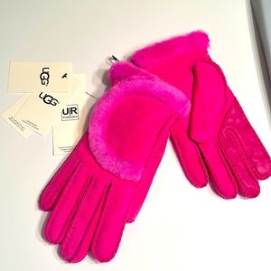 UGG gloves, size L .